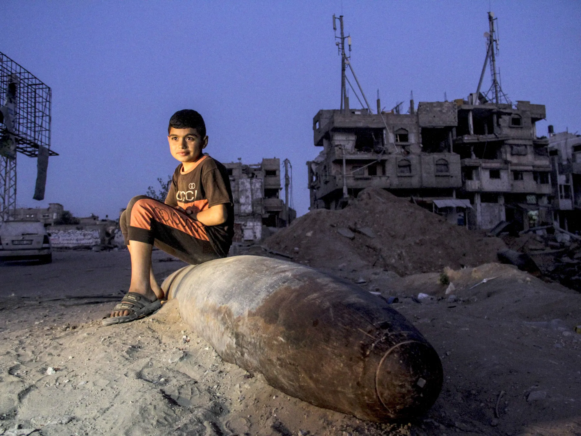 الذخائر غير المنفجرة تهدد حياة السكان في غزة