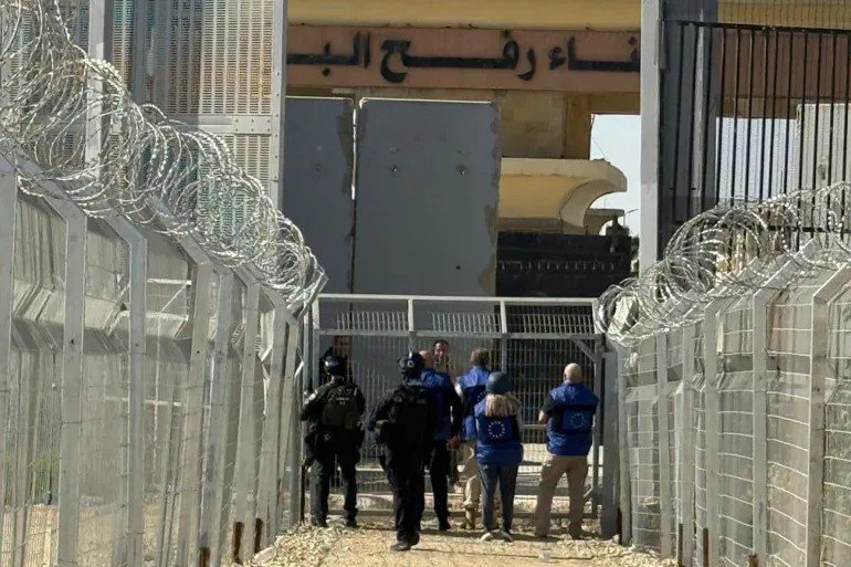 منع إسرائيل فلسطينيين من العودة إلى غزة سياسة تعسفية ترسخ التهجير القسري